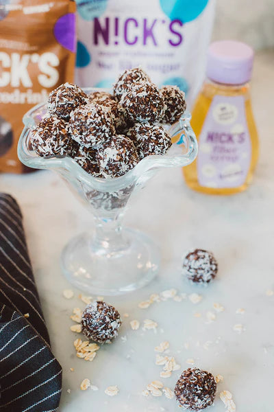 Healthy Chocolate Balls without added sugar.