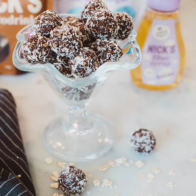 Healthy Chocolate Balls without added sugar.